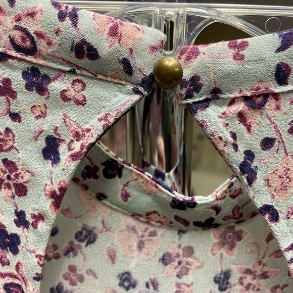 Xhilaration Floral romper with pockets size XS - Picture 4 of 9